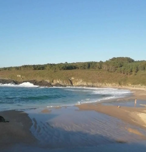 Playa frente al hotel A Roda