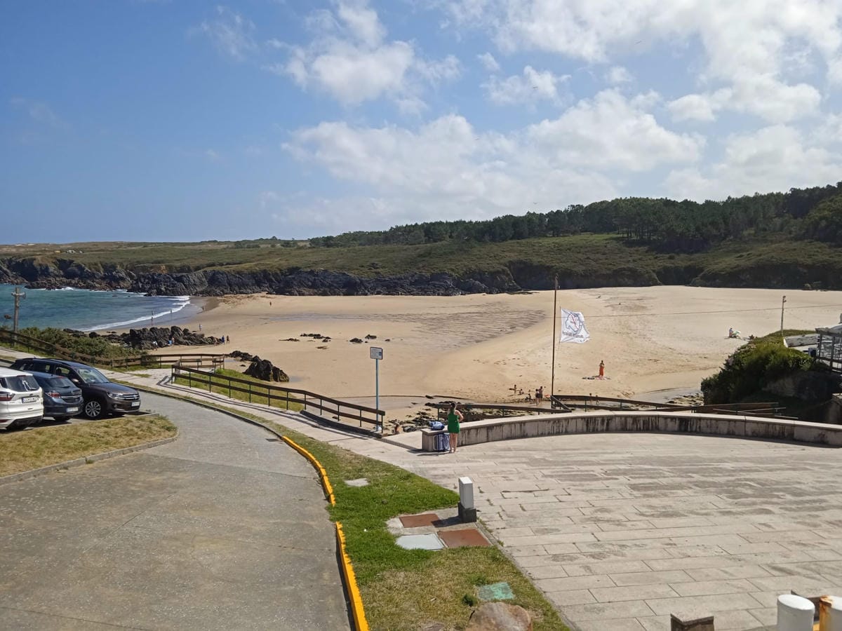Playa frente al Hotel A Roda
